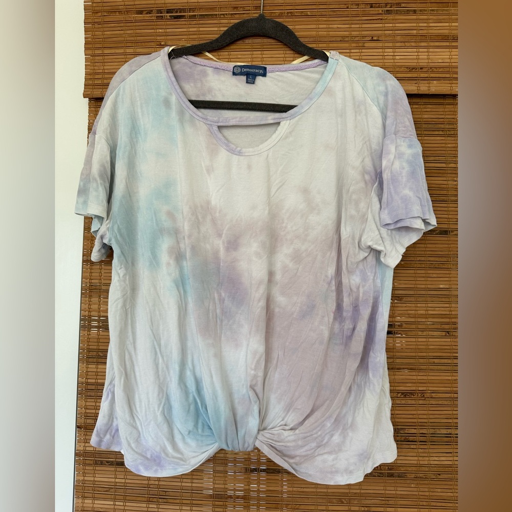Democracy Women’s Short Sleeve Tie Dye Knot Tee